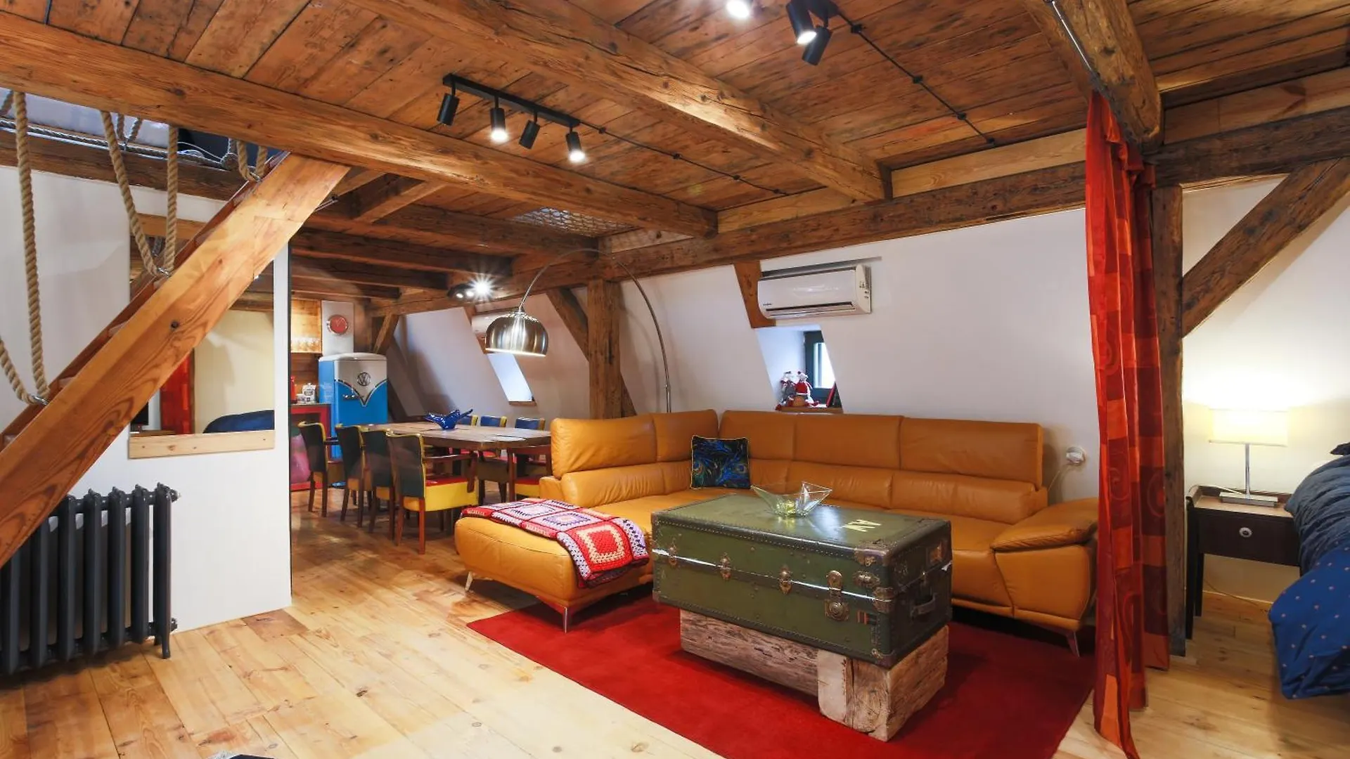 Large-Elegant-Central-Terrace Apartment Prag
